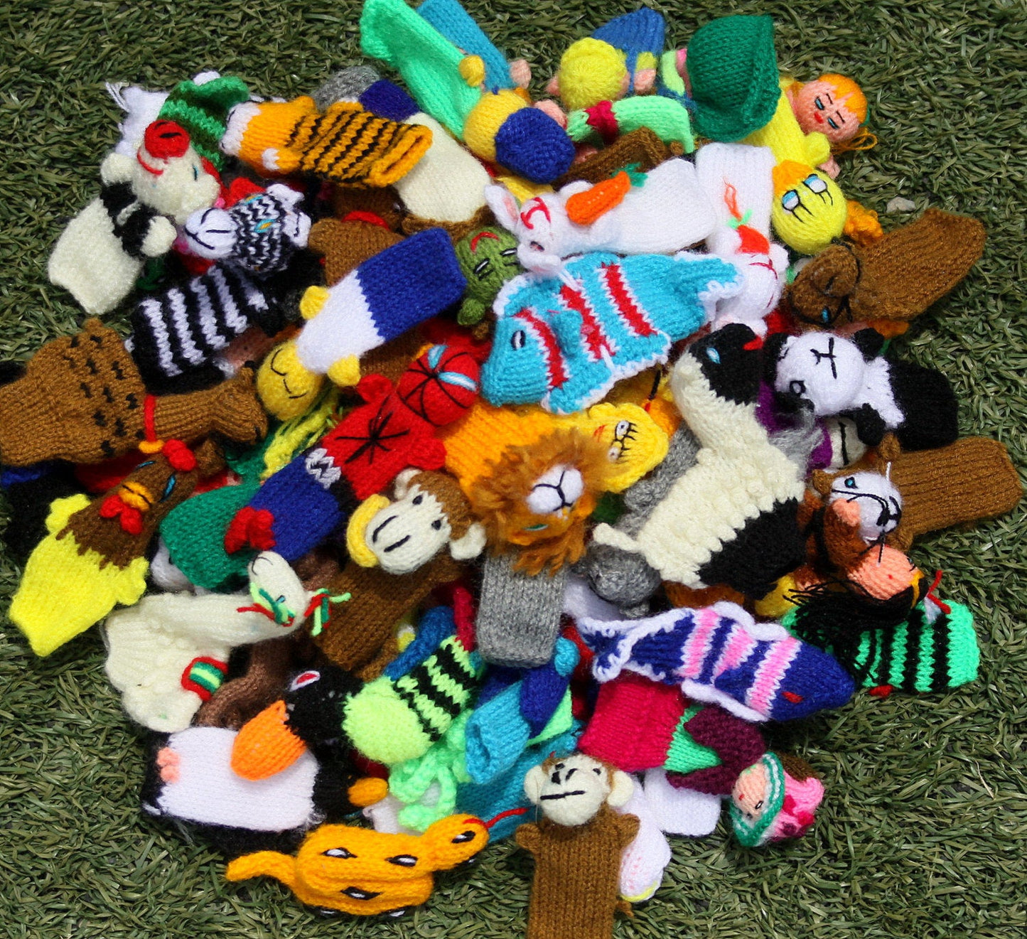 Lot of 25 Hand Knitted Finger Puppets, Advent calenderar fillers, Stockings