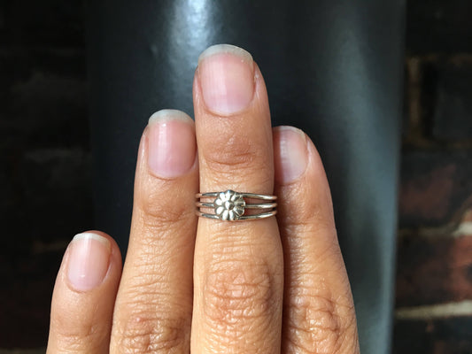 Flower Midi ring,, sterling silver midi ring, flower toe ring, boho midi ring, silver toe ring, adjustable midi and toe ring, pinki silver