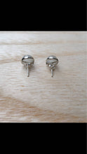 Load image into Gallery viewer, Stud moonstone sterling silver earrings Round