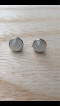 Load image into Gallery viewer, Stud moonstone sterling silver earrings Round