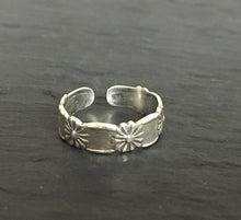 Load image into Gallery viewer, Flower Midi ring, Daisy toering, sterling silver midi ring, flower toe ring, boho midi ring, silver toe ring, adjustable midi and toe ring,