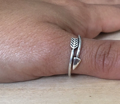 Arrow sterling silver ring, Adjustable cupid's arrow sterling silver ring, Gift for her, Gift for him, Boho silver ring, Thumb silver ring